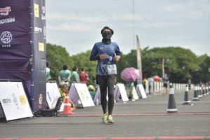 BIB: 904
                            <button type="button" onclick="openModal(4943938)" class="btn btn-primary btn-sm float-right btn-popup" data-toggle="modal" data-target=".modal-high-quality">
                        <i class="fas fa-shopping-cart"></i> Add to Cart
                    </button>
                                            <button type="button" onclick="isThisMe(4943938, true)" class="btn btn-success btn-sm float-right btn-popup btn-isme hidden" data-toggle="tooltip" data-placement="bottom" title="นี่คือรูปของคุณใช่ไหม คลิกที่นี่เพื่อเอาเข้าอัลบั้ม">
                        <i class="fas fa-plus"></i> Add to album
                    </button>
                    <button type="button" onclick="isThisMe(4943938, false)" class="btn btn-warning btn-sm float-right btn-popup btn-isnotme hidden">
                        <i class="fas fa-ban"></i> Remove from album
                    </button>